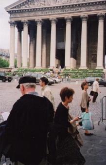 Suspect observed in Paris ~  La Madeleine. 