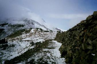 Path to Lost Lake ~  A wall reminiscent of Sacsayhuaman. 